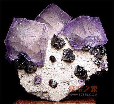 �л���ʯ����