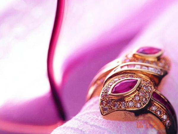 ��ɫ�鱦�㼯