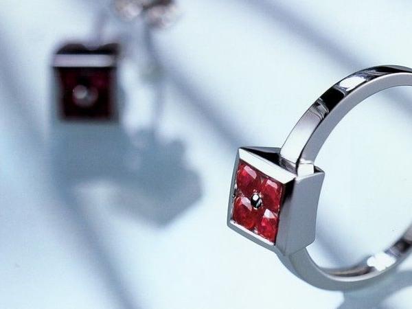 ��ɫ�鱦�㼯