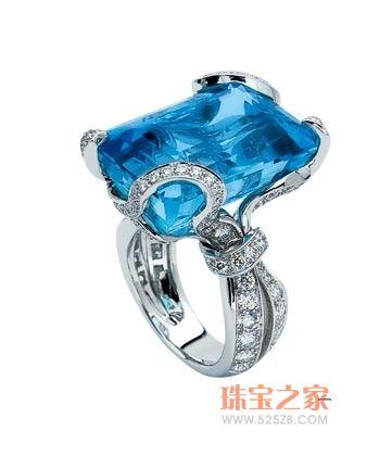 ���ղ�ɫ����