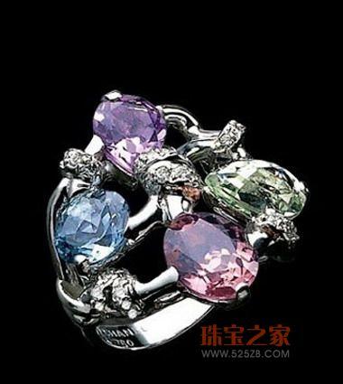 ���ղ�ɫ����